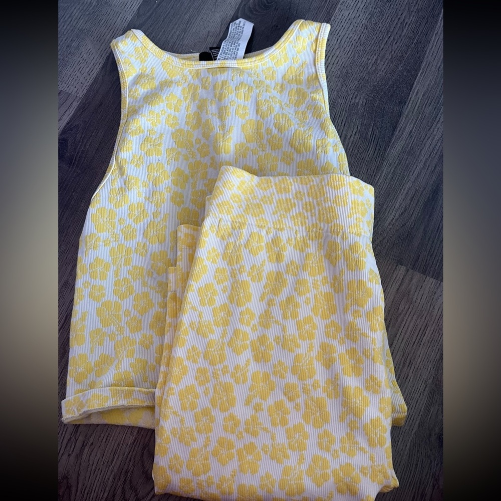 Forever 21 matching set, tank top and biker shorts, size s/m.
